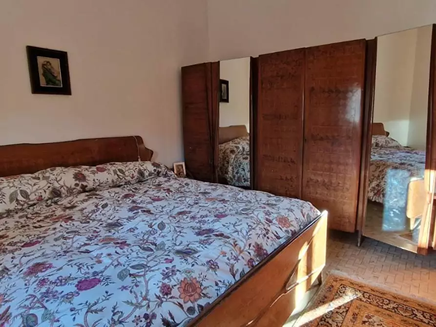 Immagine 51 di Villa in vendita  a Carrara