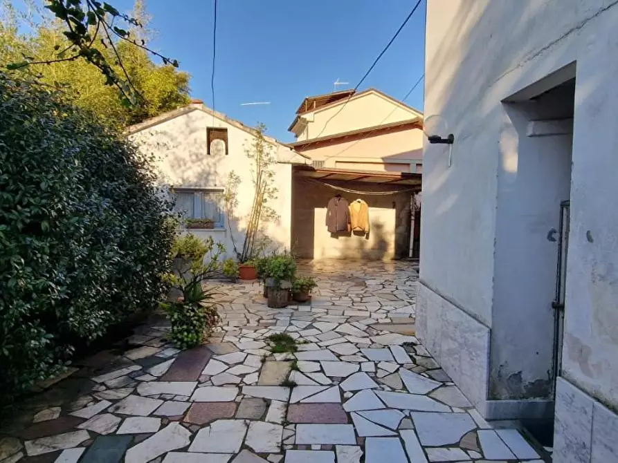Immagine 57 di Villa in vendita  a Carrara