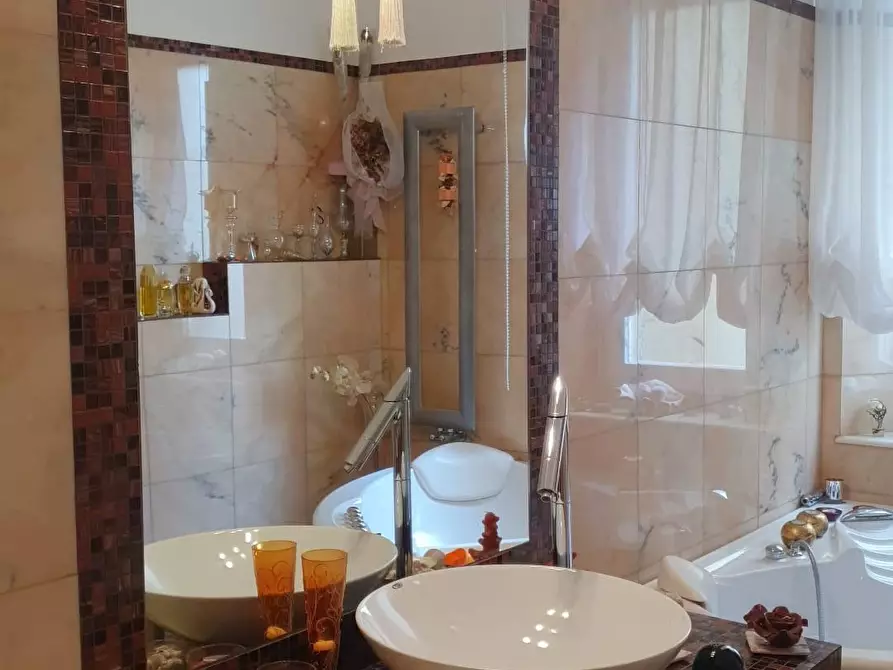 Immagine 17 di Appartamento in vendita  a Livorno