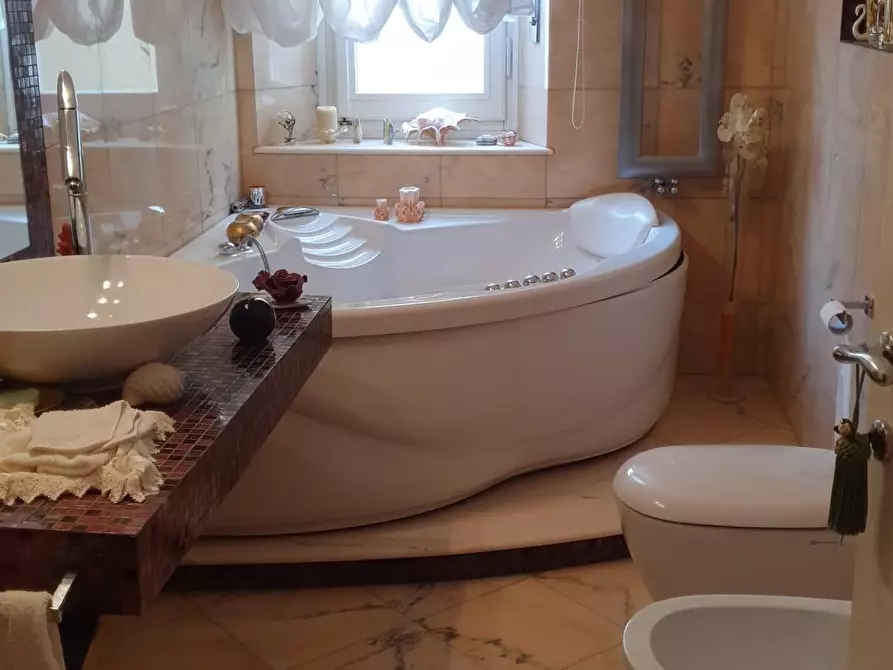 Immagine 21 di Appartamento in vendita  a Livorno