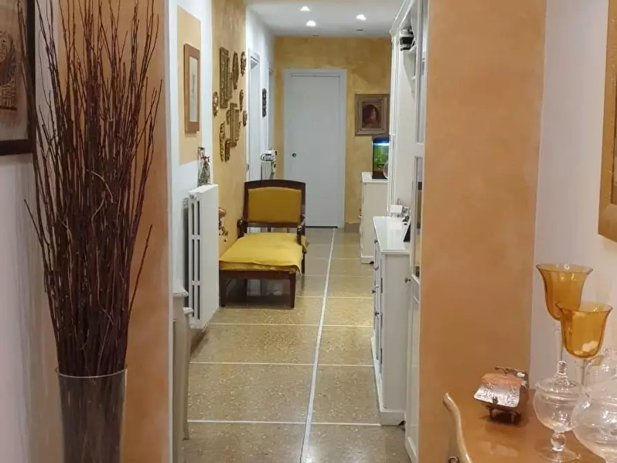 Immagine 11 di Appartamento in vendita  a Livorno