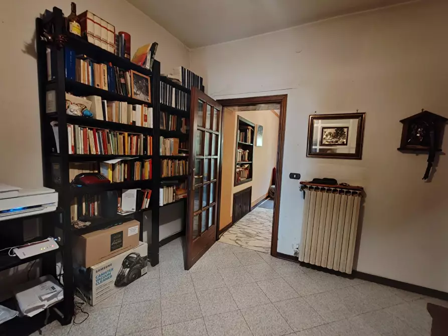 Immagine 11 di Appartamento in vendita  a Massa