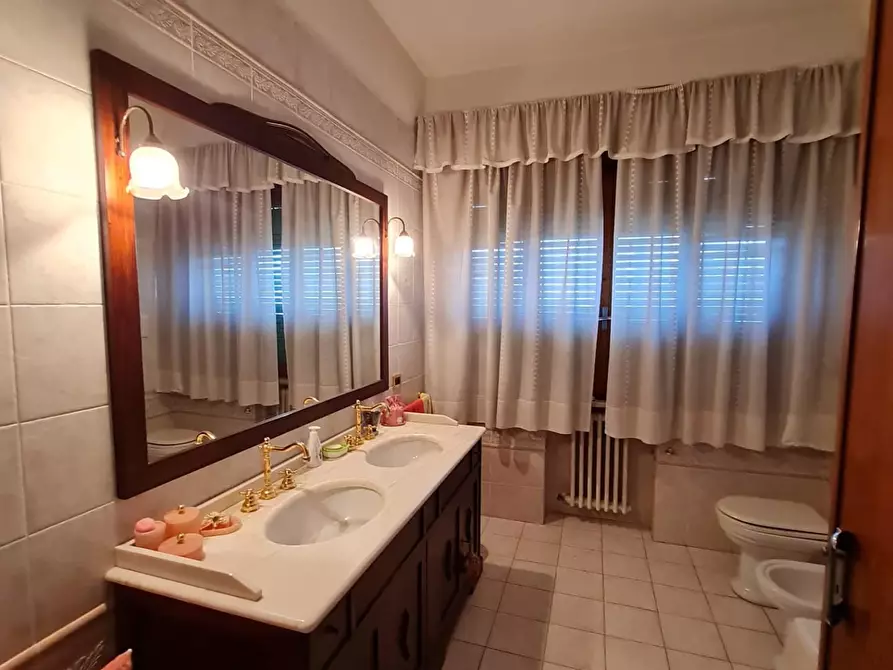 Immagine 38 di Villa in vendita  a Capannoli