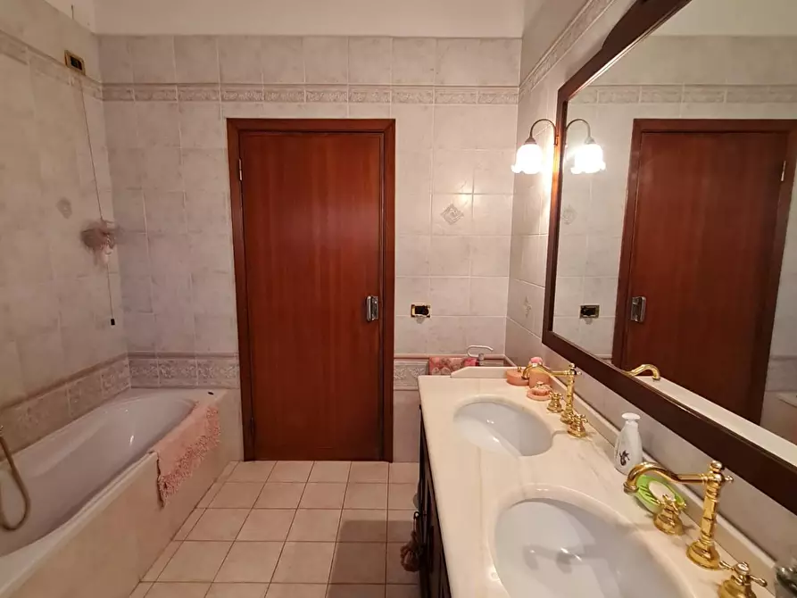 Immagine 36 di Villa in vendita  a Capannoli