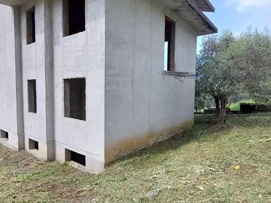 Immagine 1 di Villa in vendita  a Massarosa