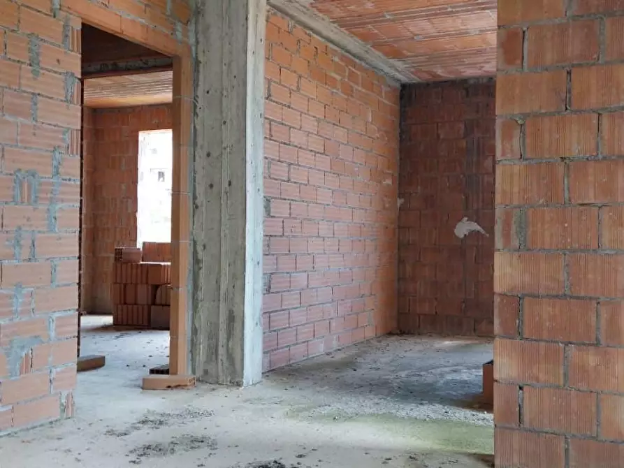 Immagine 10 di Villa in vendita  a Massarosa