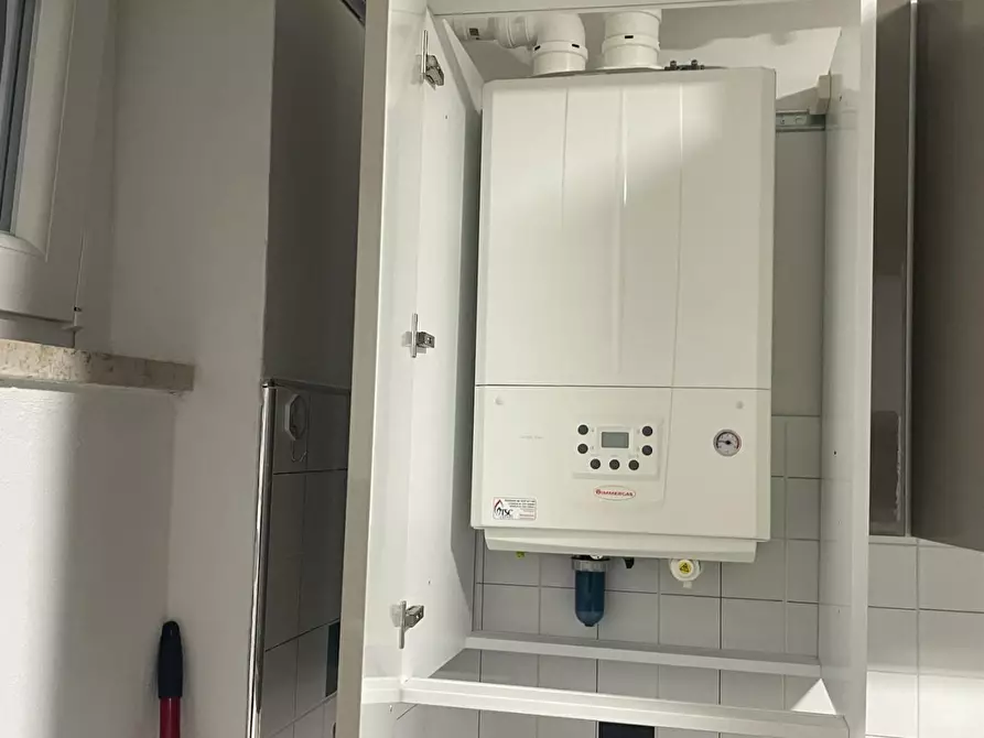 Immagine 9 di Appartamento in vendita  a Carrara