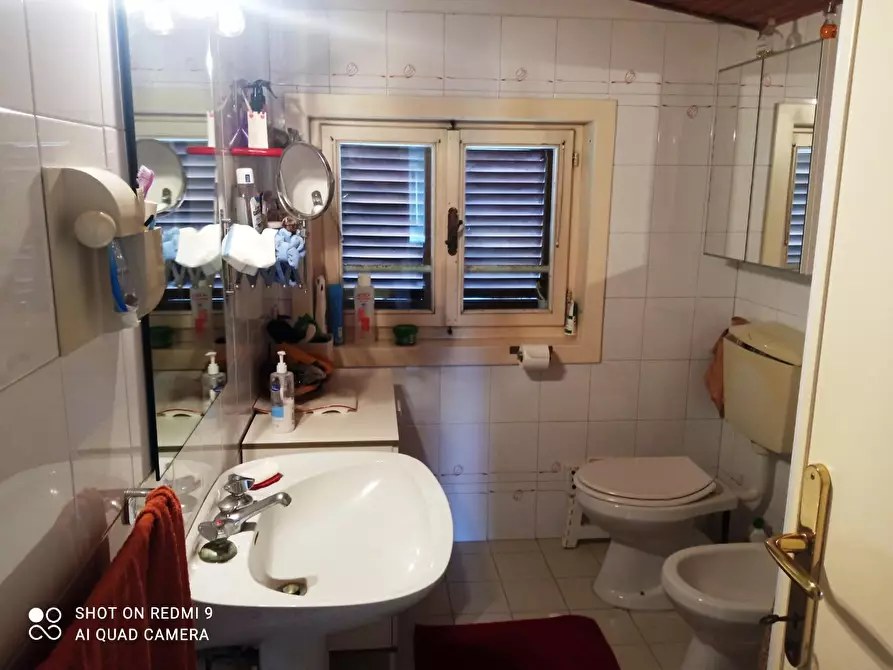 Immagine 6 di Appartamento in vendita  a Montignoso