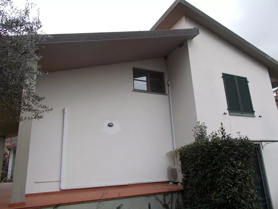 Immagine 7 di Villa in vendita  a Vecchiano