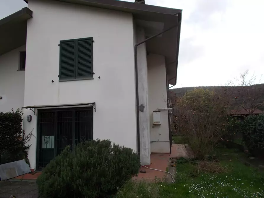 Immagine 9 di Villa in vendita  a Vecchiano