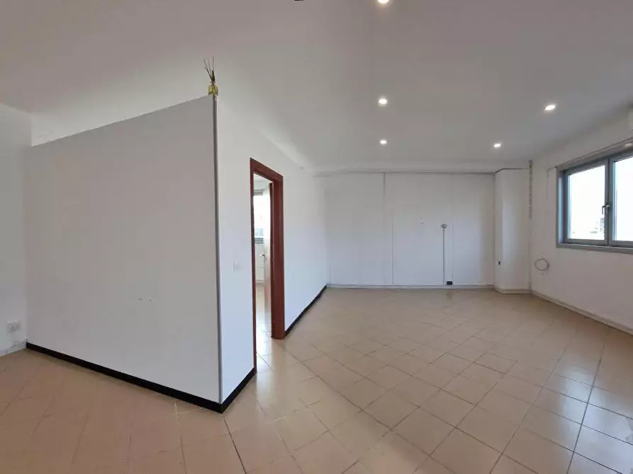 Immagine 6 di Attività artigianale in vendita  a Livorno