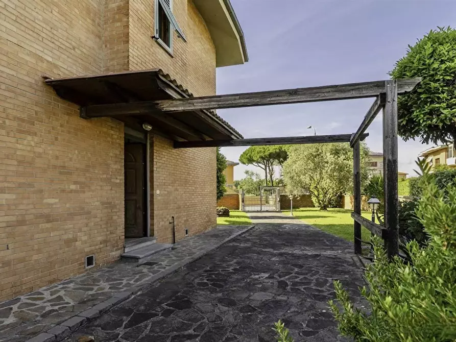 Immagine 45 di Villa in vendita  a Pisa