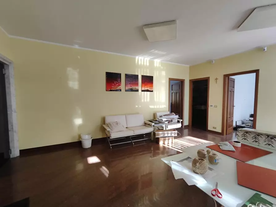 Immagine 2 di Ufficio in affitto  a Carrara