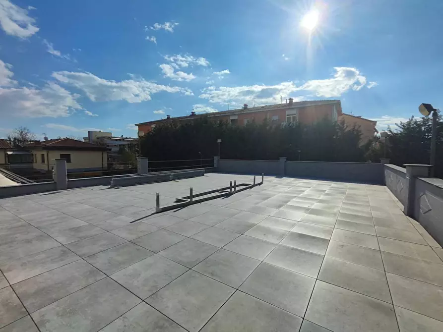 Immagine 5 di Ufficio in affitto  a Carrara