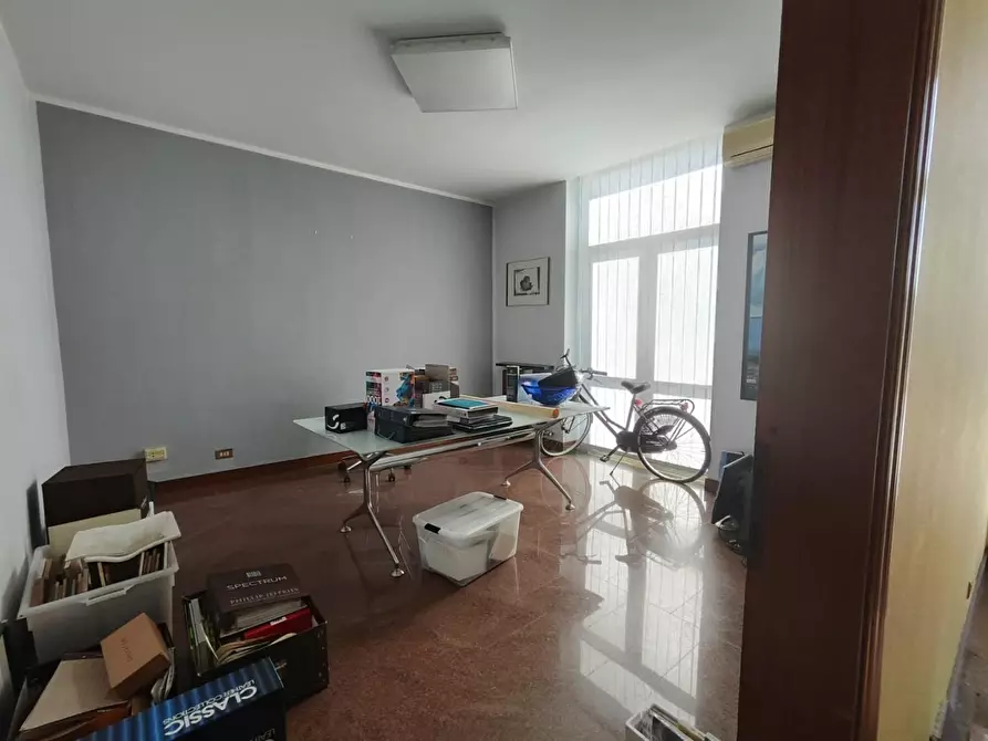 Immagine 4 di Ufficio in affitto  a Carrara