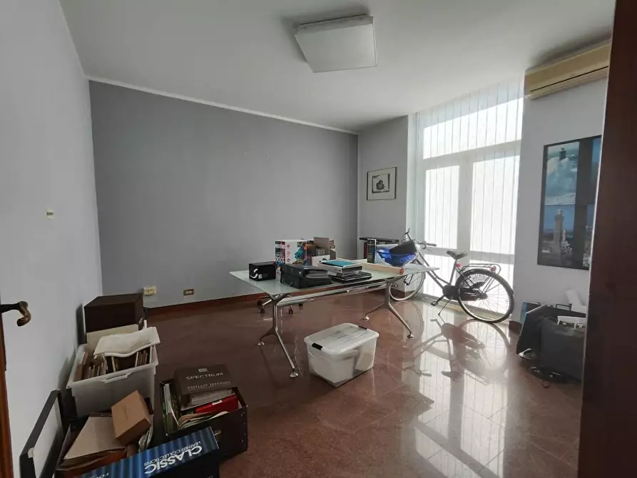 Immagine 10 di Ufficio in affitto  a Carrara