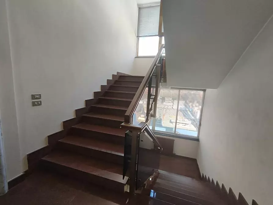 Immagine 13 di Ufficio in affitto  a Carrara