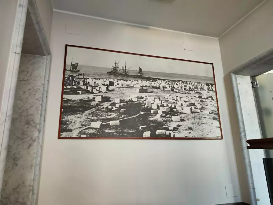 Immagine 14 di Ufficio in affitto  a Carrara