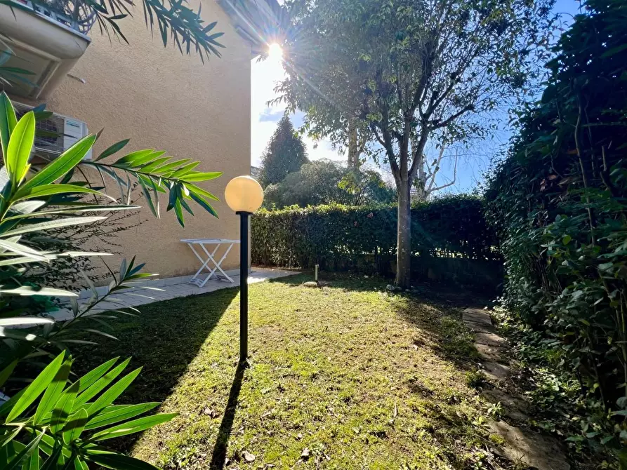 Immagine 2 di Appartamento in vendita  a Massa