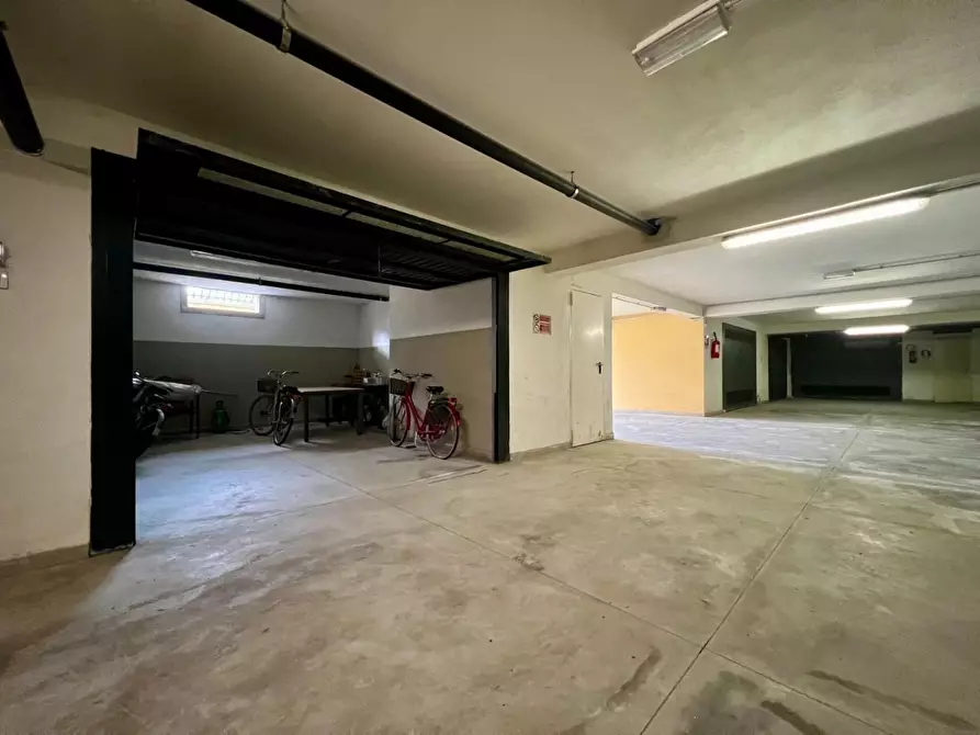 Immagine 18 di Appartamento in vendita  a Massa