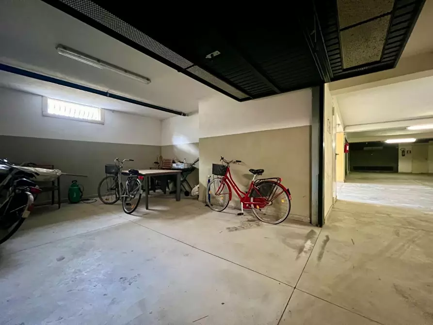 Immagine 17 di Appartamento in vendita  a Massa