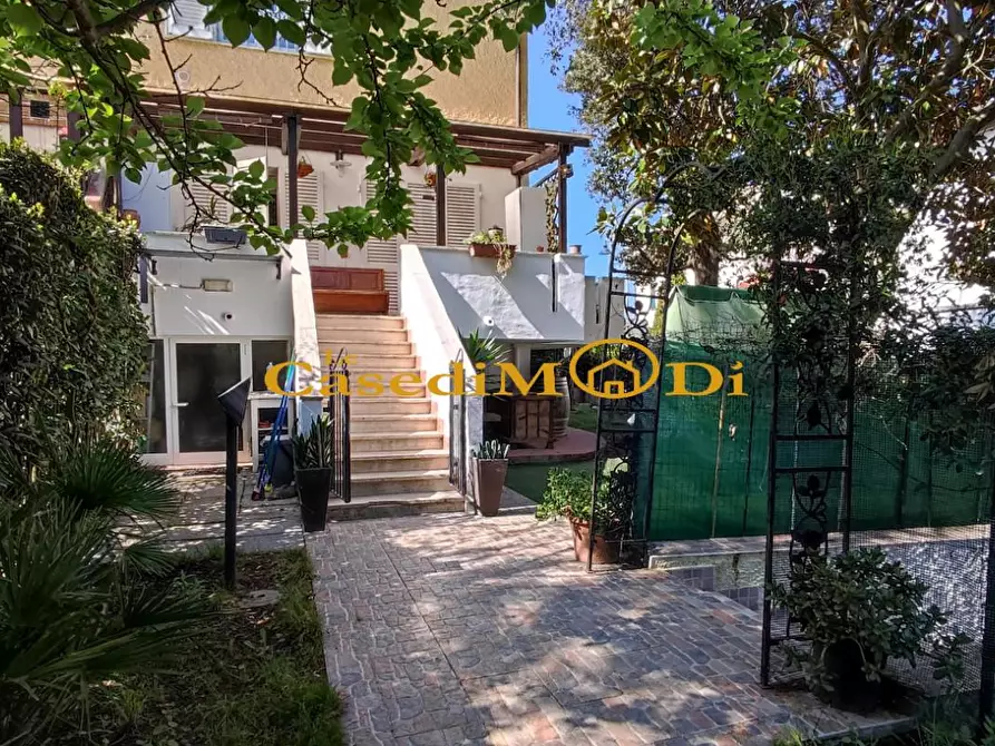 Immagine 37 di Appartamento in vendita  a Livorno