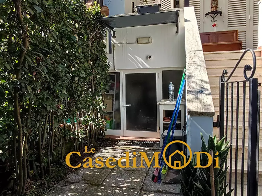 Immagine 39 di Appartamento in vendita  a Livorno