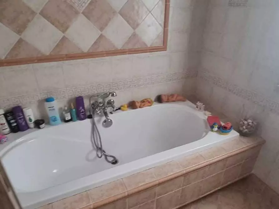 Immagine 27 di Villa in vendita  a Carrara