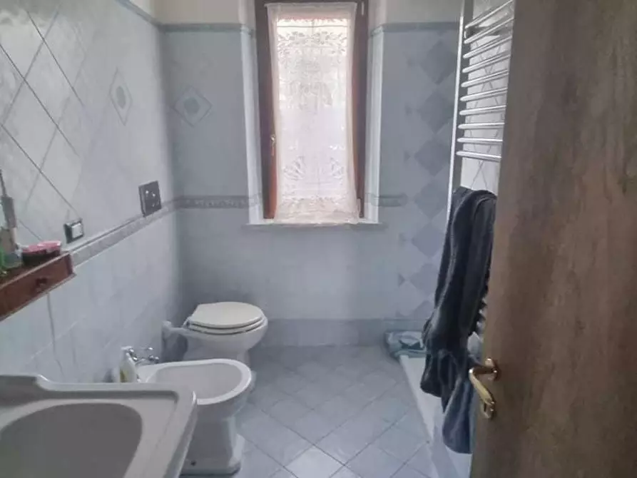 Immagine 9 di Villa in vendita  a Carrara