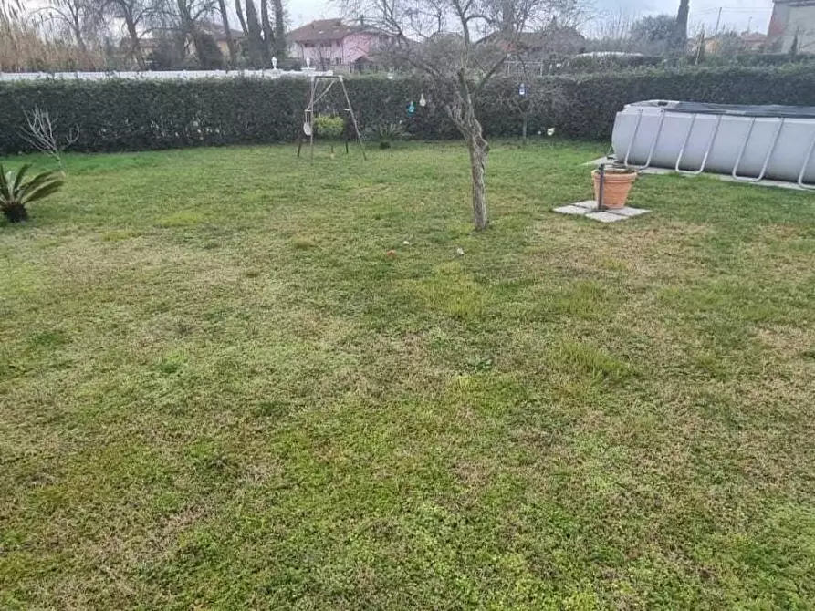 Immagine 31 di Villa in vendita  a Carrara