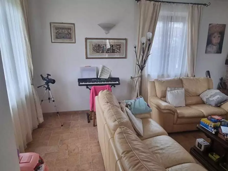 Immagine 2 di Villa in vendita  a Carrara