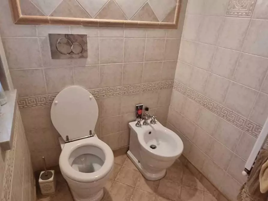 Immagine 26 di Villa in vendita  a Carrara