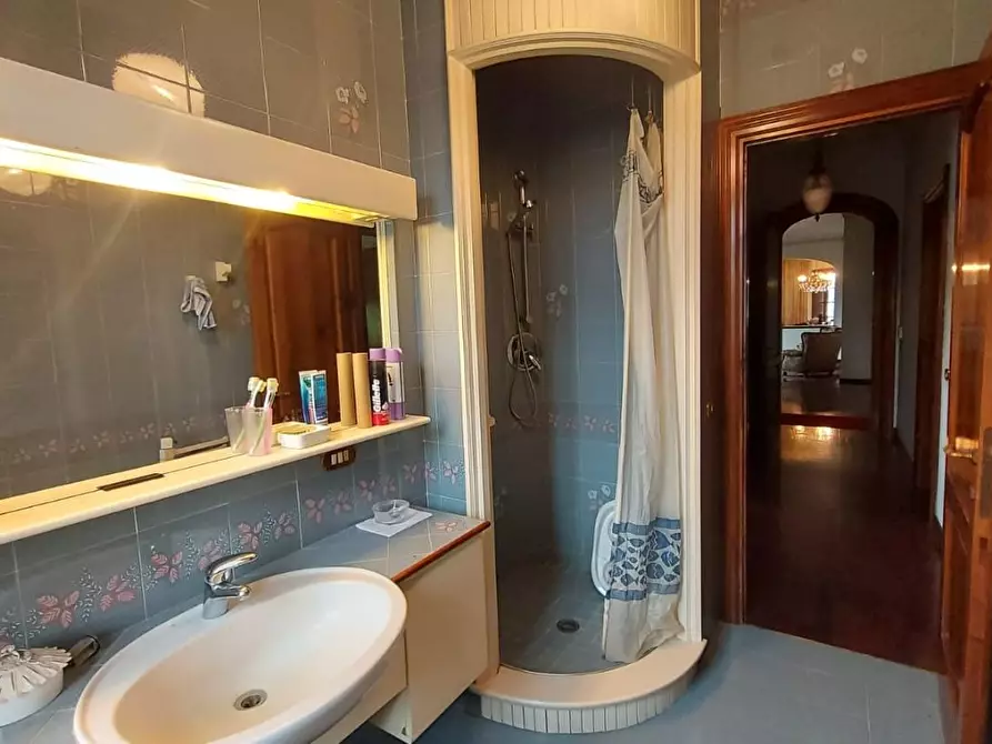 Immagine 22 di Villa in vendita  a Lucca