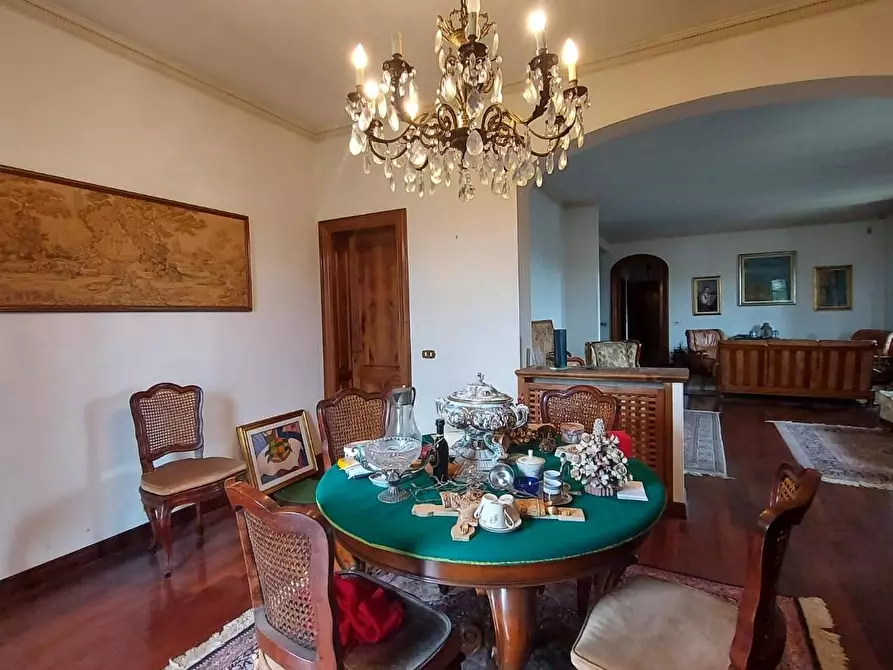Immagine 20 di Villa in vendita  a Lucca