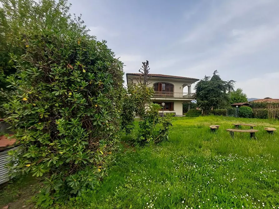 Immagine 36 di Villa in vendita  a Lucca
