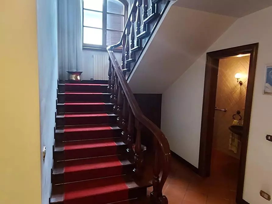 Immagine 27 di Villa in vendita  a Lucca