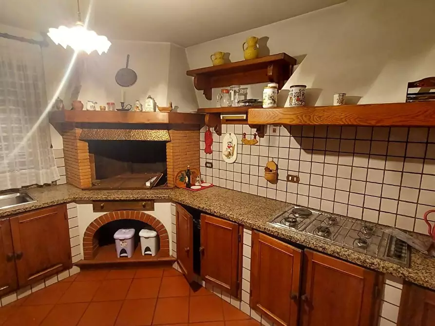 Immagine 23 di Villa in vendita  a Lucca