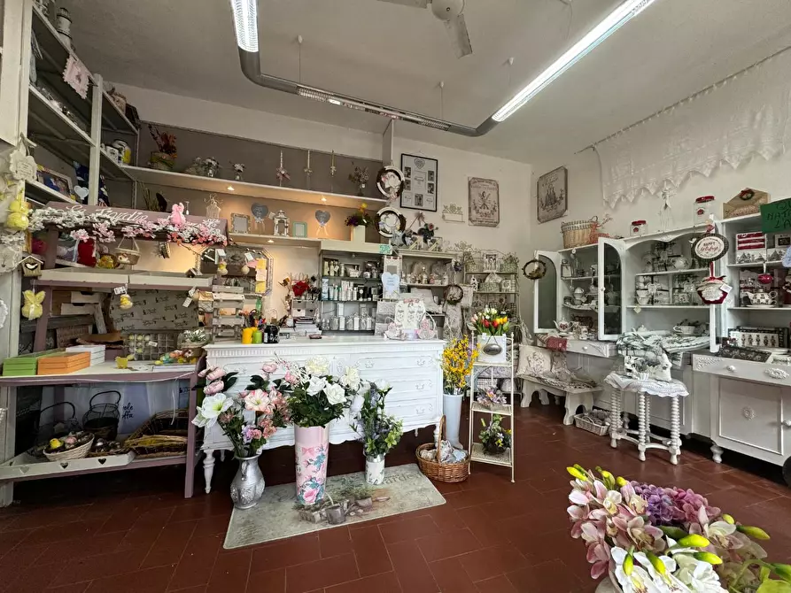 Immagine 2 di Locale commerciale in vendita  a Pisa