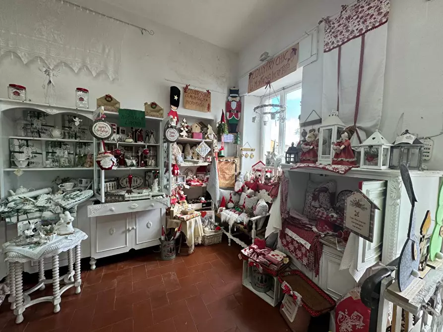 Immagine 3 di Locale commerciale in vendita  a Pisa