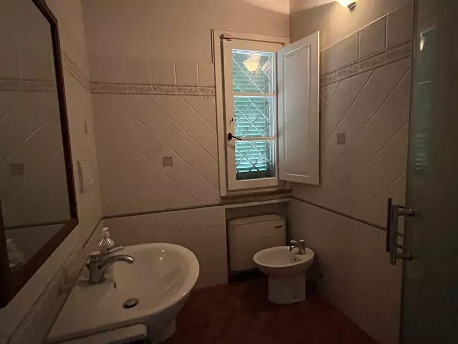 Immagine 37 di Villa in vendita  a Cecina