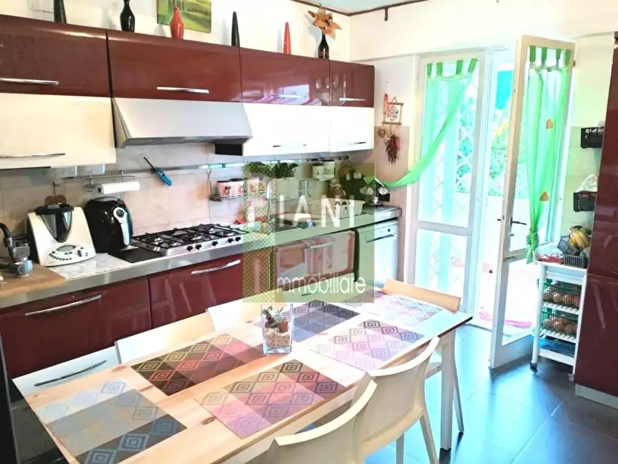 Immagine 10 di Appartamento in vendita  a Livorno