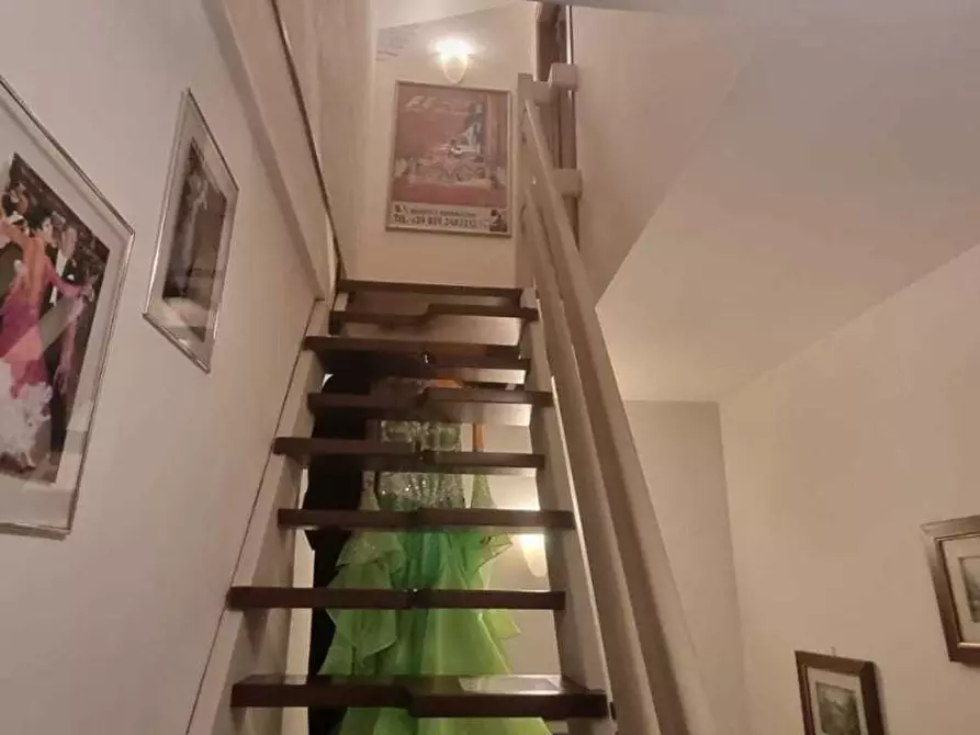 Immagine 17 di Villetta a schiera in vendita  a Carrara