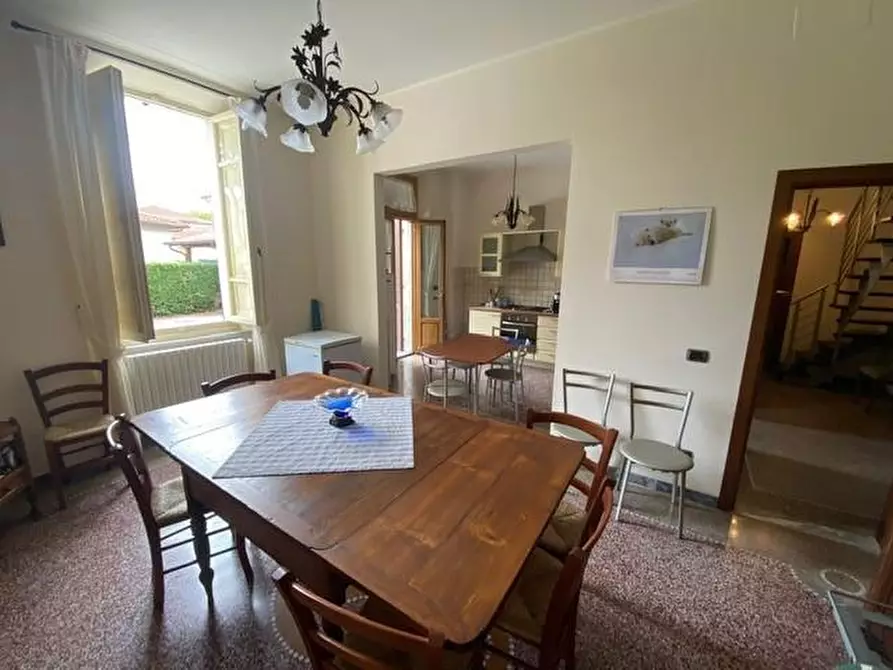 Immagine 2 di Villa in vendita  a Pietrasanta