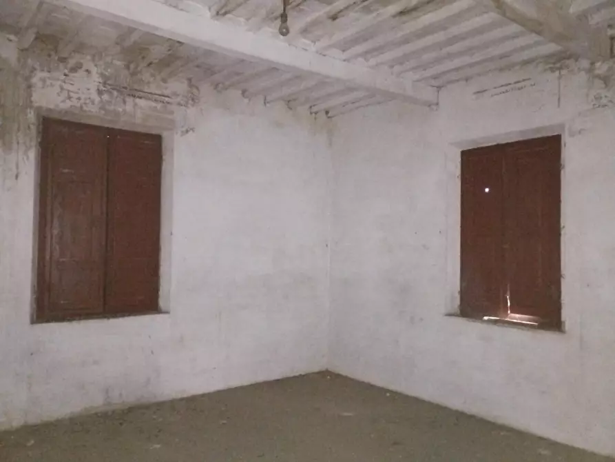 Immagine 4 di Palazzo in vendita  a Palaia