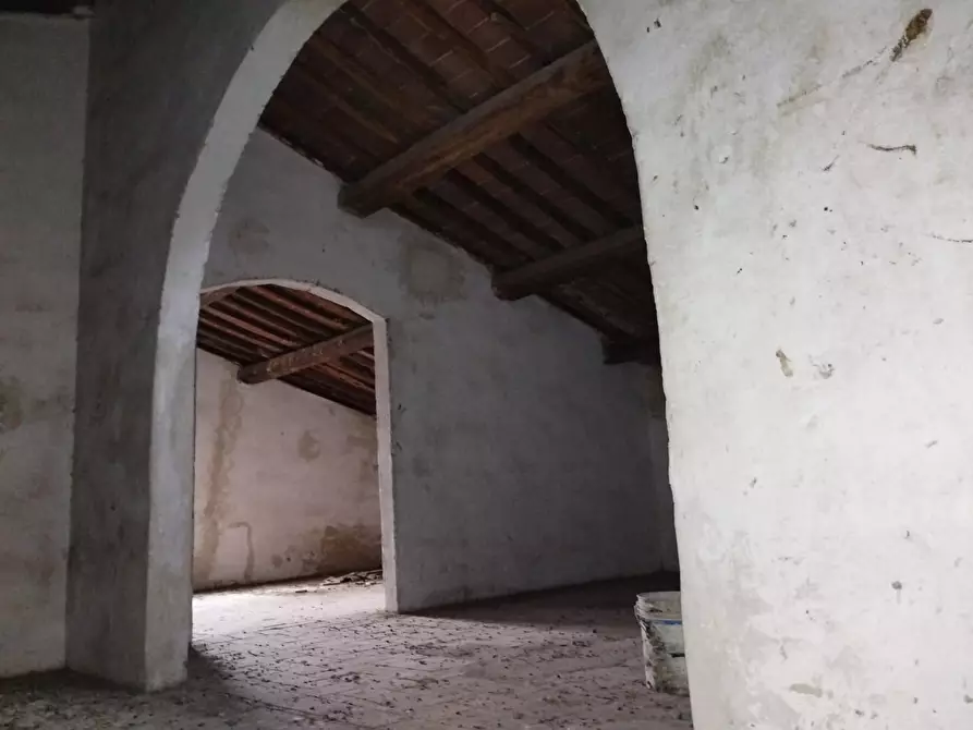 Immagine 9 di Palazzo in vendita  a Palaia