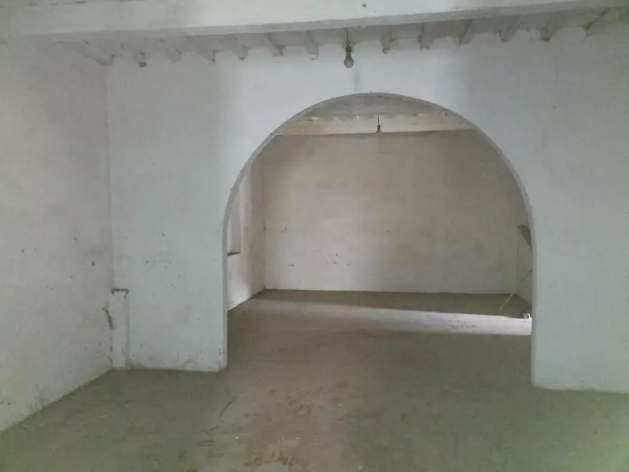 Immagine 5 di Palazzo in vendita  a Palaia