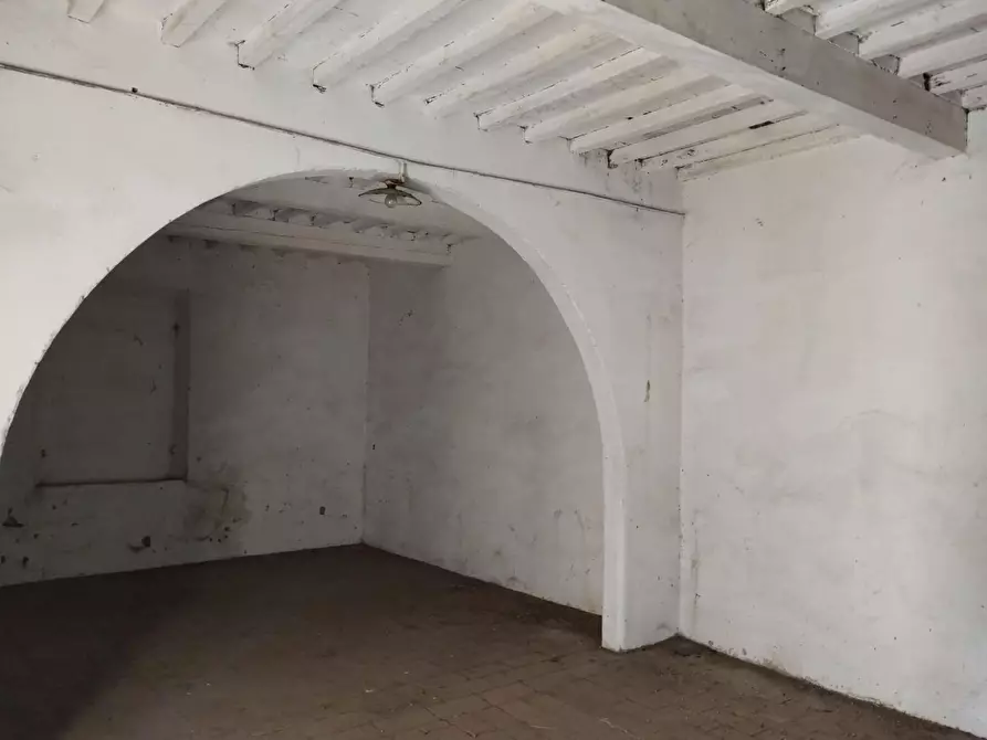 Immagine 12 di Palazzo in vendita  a Palaia