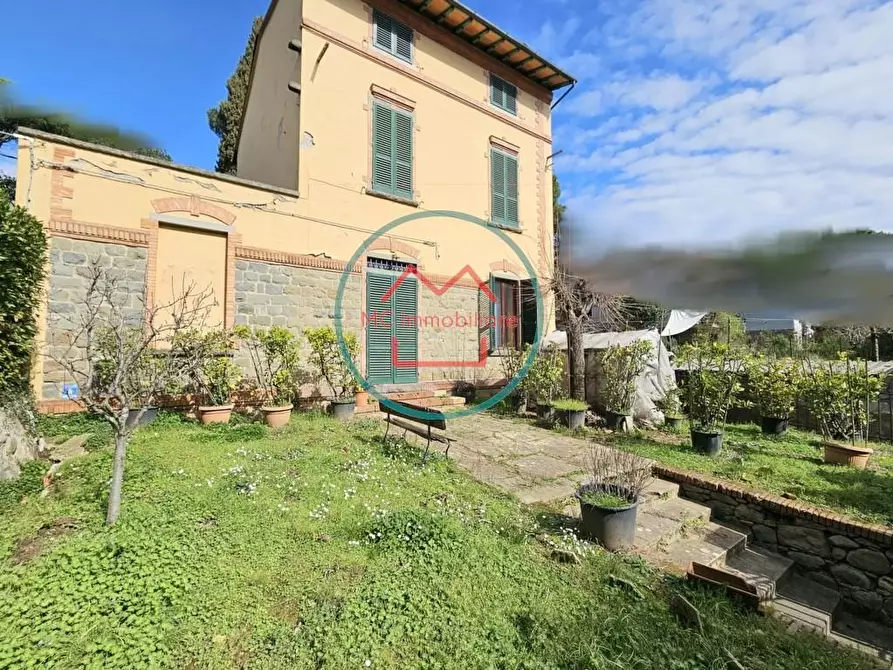 Immagine 1 di Casa indipendente in vendita  a Montecatini Terme