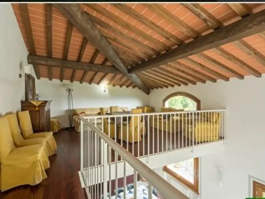 Immagine 12 di Villa in vendita  a Pescia