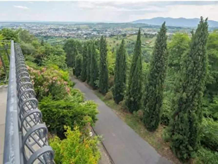 Immagine 2 di Villa in vendita  a Pescia